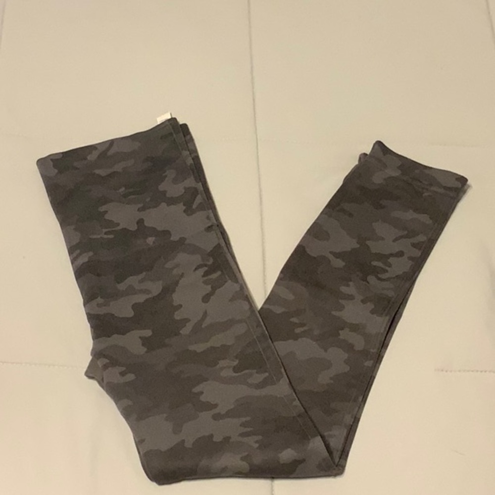 SPANX Gray Camouflage Leggings